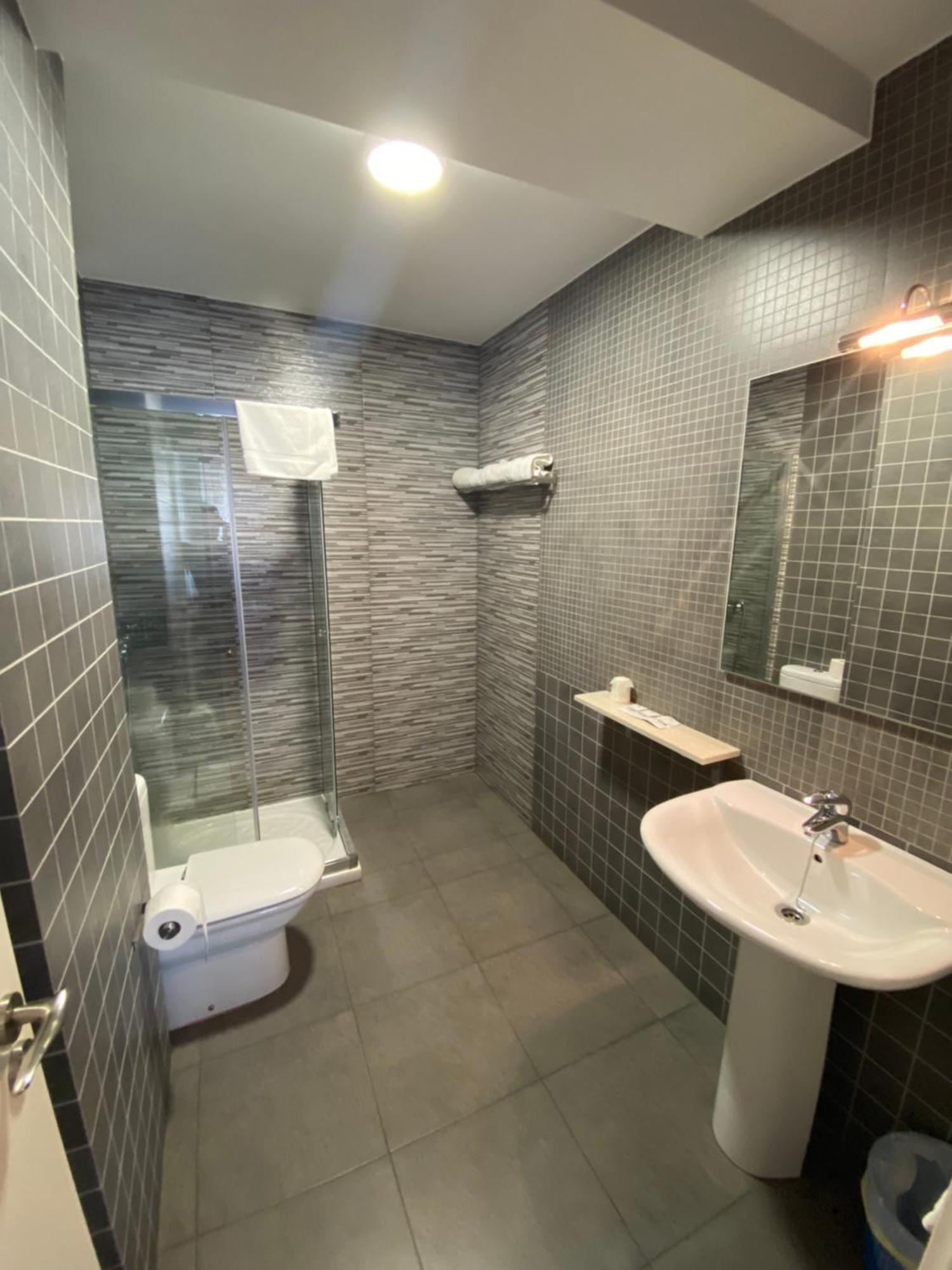 Dpcristal Hotel Sarria Ngoại thất bức ảnh
