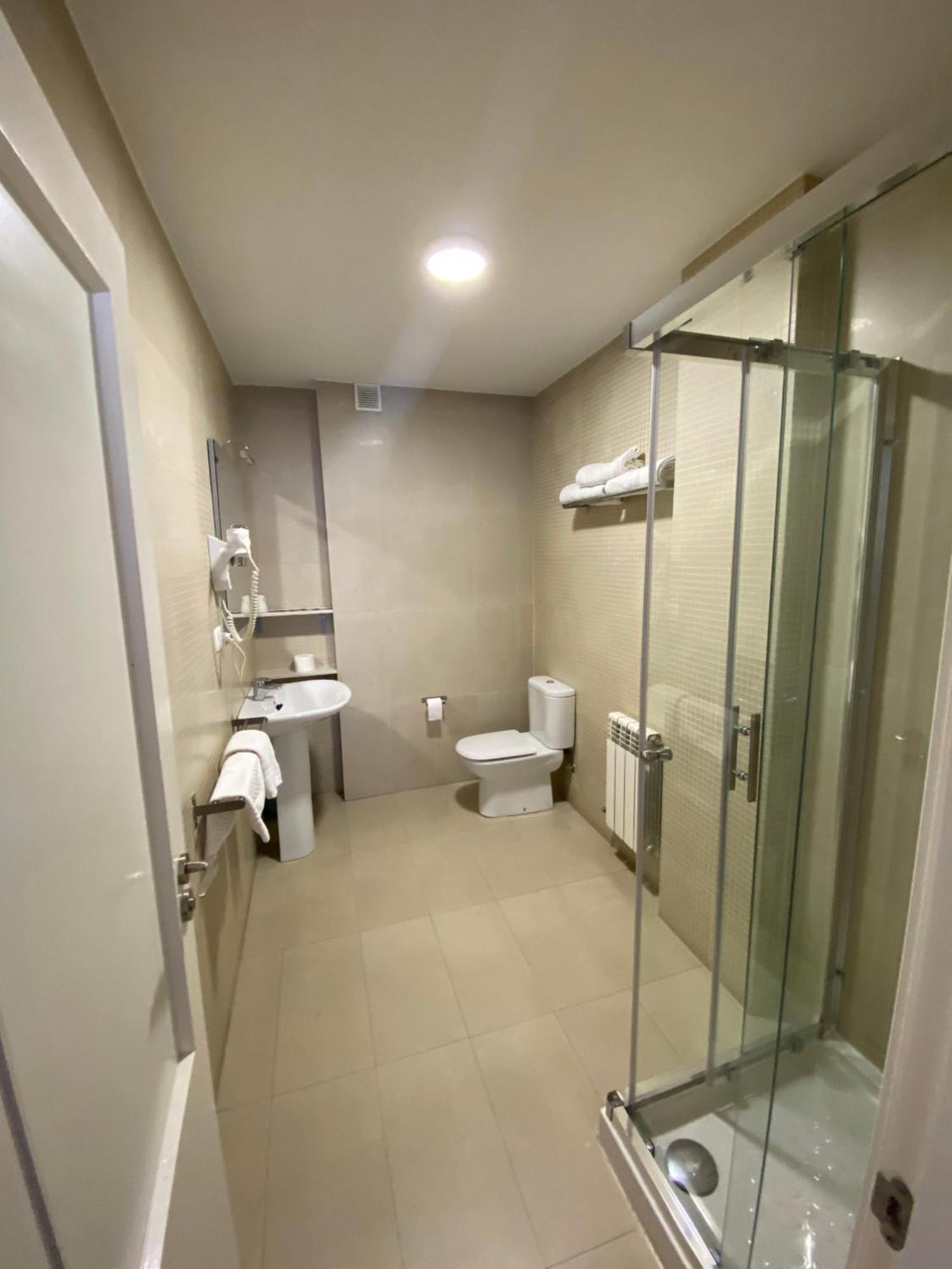Dpcristal Hotel Sarria Ngoại thất bức ảnh