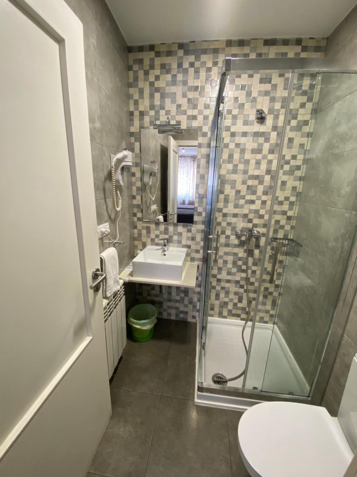 Dpcristal Hotel Sarria Ngoại thất bức ảnh
