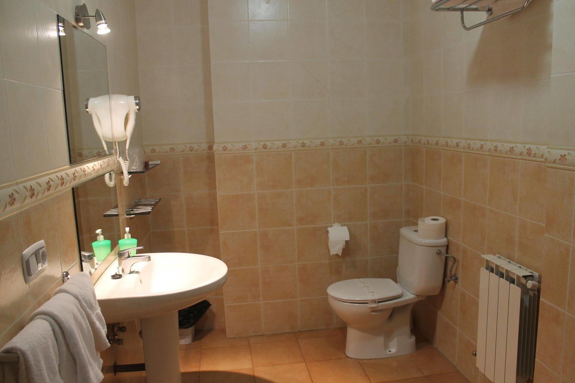 Dpcristal Hotel Sarria Ngoại thất bức ảnh